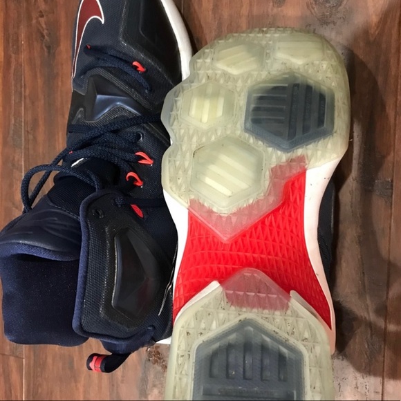 Mens Lebron Sneakers size 10.5 - Picture 3 of 3